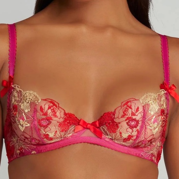 Zuri
Plunge Underwired Bra - Picture 2 of 8